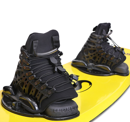 prancha amarela com botas para bodyboard em surf